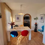 Deck-apartment, Next To Forest, Of Mountain, Free Parking, Renovated *