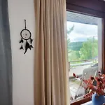Deck-apartment, Next To Forest, Of Mountain, Free Parking, Renovated Appartement *