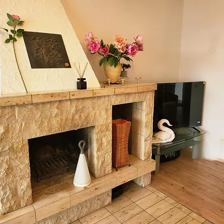 דירה Renovated Balcony-apartment, Next To Forest, Indoor Fireplace, On Mountain, Free Parking *